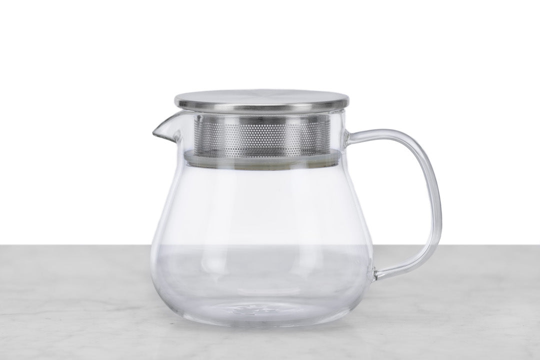 il vetro glass teapot made of heat tempered glass with a self-straining lid