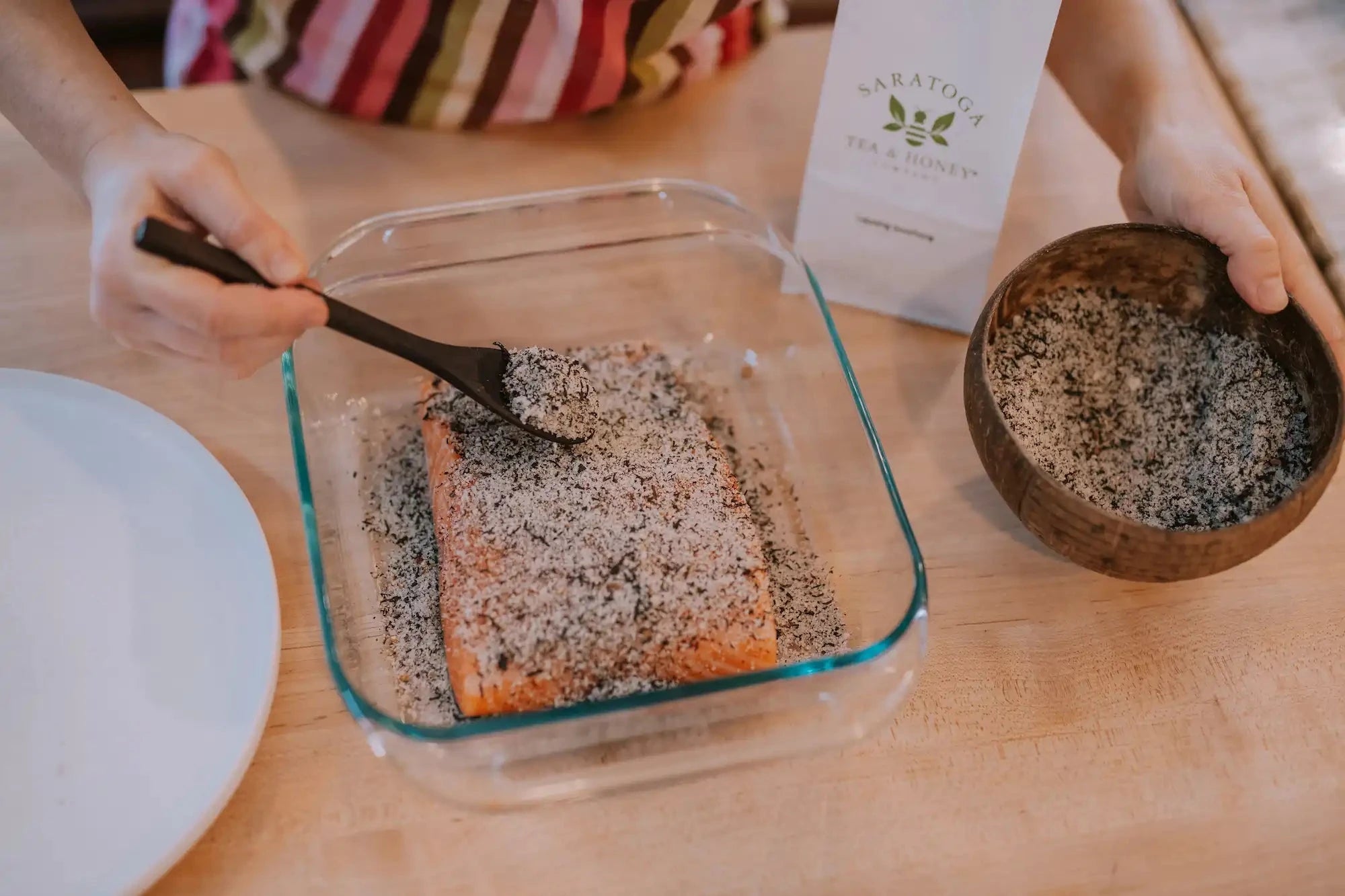 adding smokey lapsang souchong tea cure to salmon