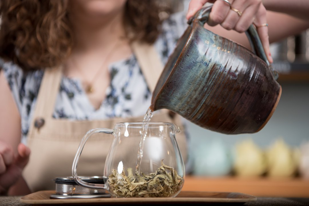 brewing tea in glass teapot