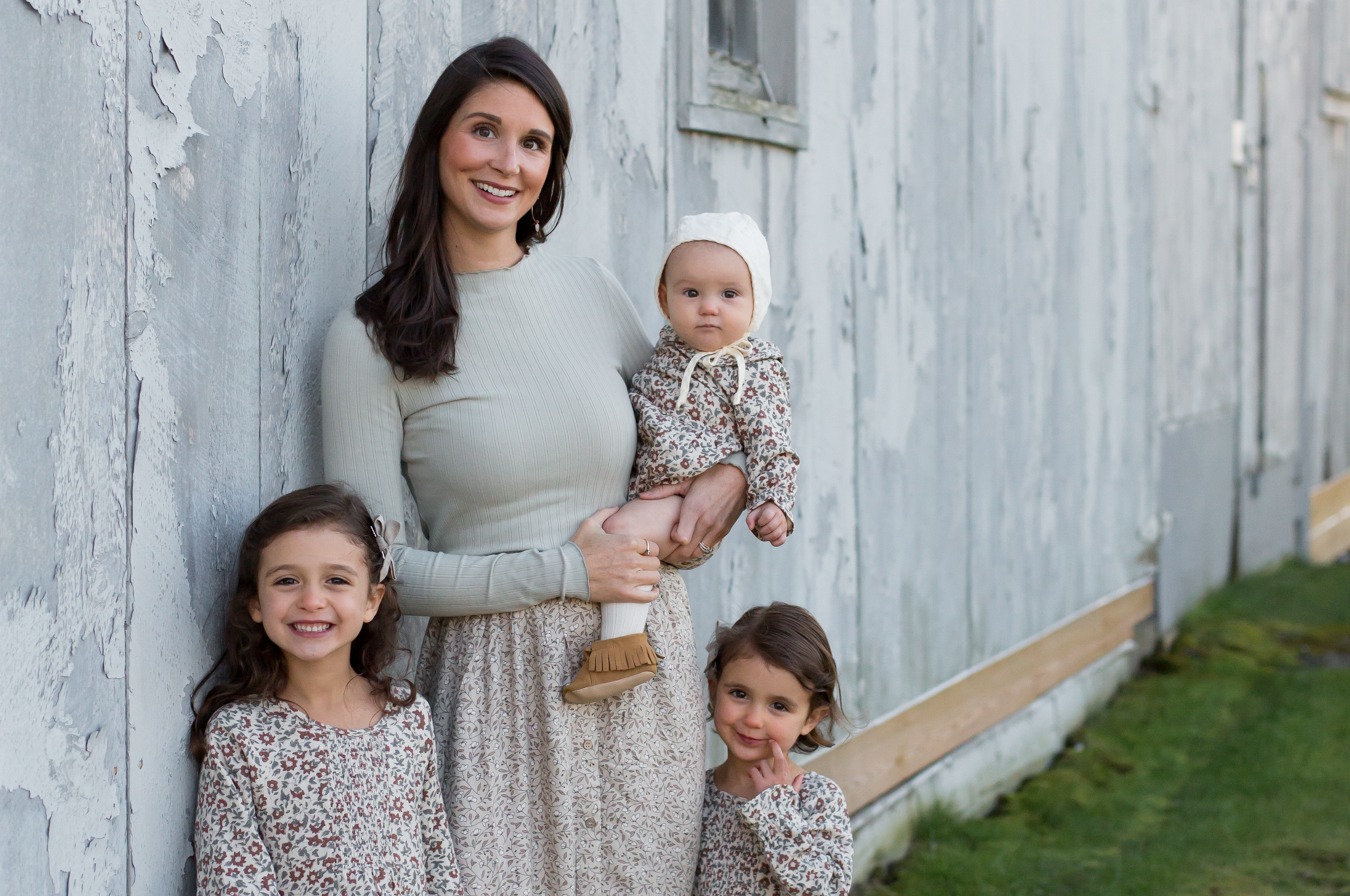 mom with three daughters