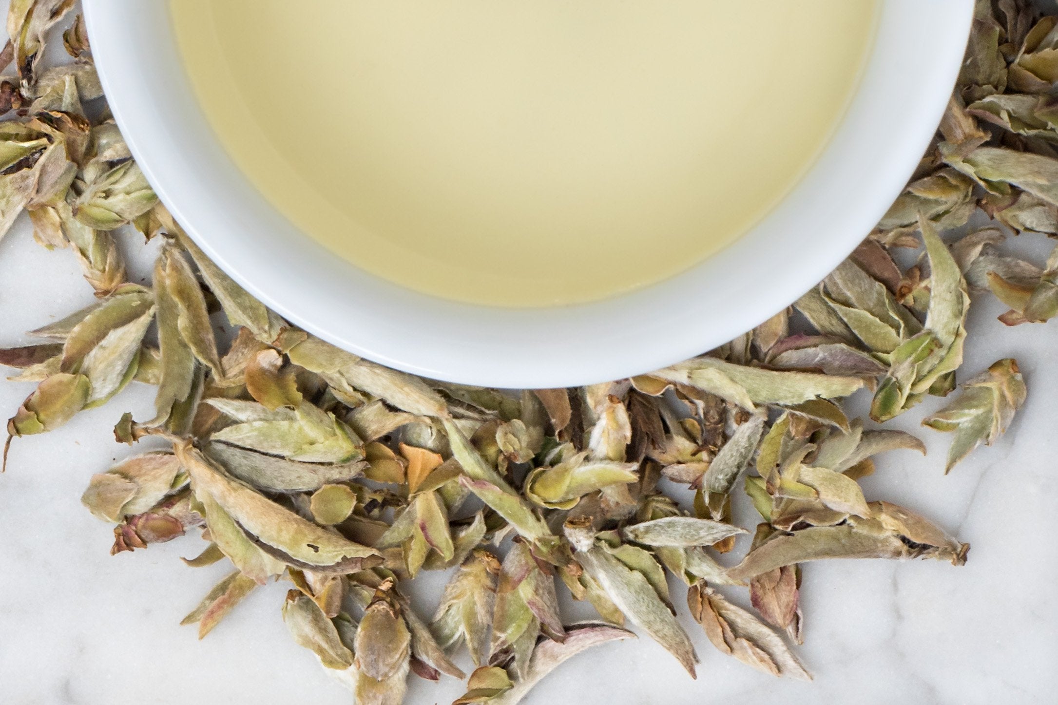 Golden and Silver Wild Picked Whole Tea Buds Sound A Cup of Pail Green And Fruity Tea Liquor